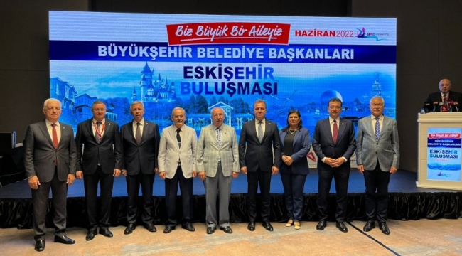 CHP'li büyükşehir belediye başkanları Eskişehir'de bir araya geldi
