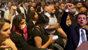 Siyasi yasak da isteniyor: İmamoğlunun yargılandığı dava ertelendi, yüzlerce kişi destek için adliyedeydi