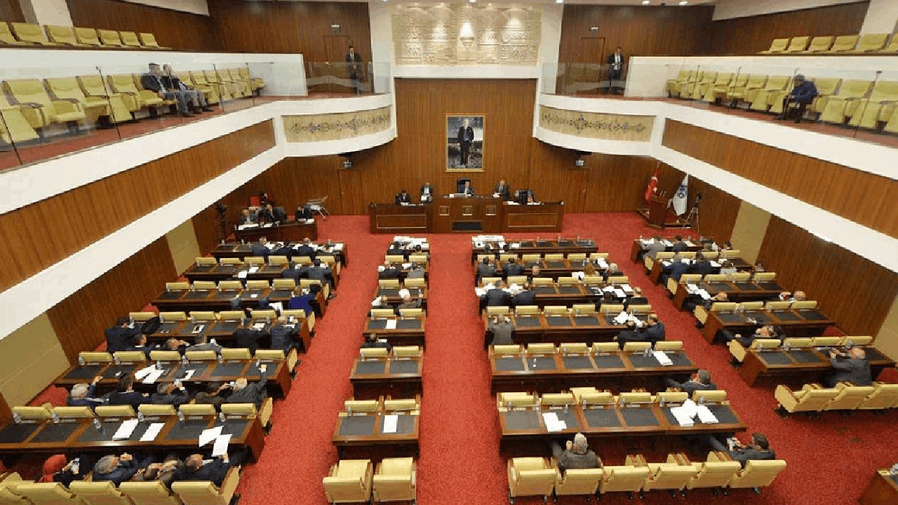 AKP'li belediye meclis üyesi ihalede usulsüzlükten hüküm giydi: Meclis üyeliği düştü!