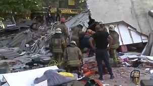 Küçükçekmece'de bina çöktü: Enkaz altında kalanlar var