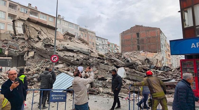 Güngören'de 5 katlı bina yıkım çalışması sırasında çöktü: Çok sayıda itfaiye ve sağlık ekibi sevk edildi