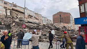 Güngören'de 5 katlı bina yıkım çalışması sırasında çöktü: Çok sayıda itfaiye ve sağlık ekibi sevk edildi