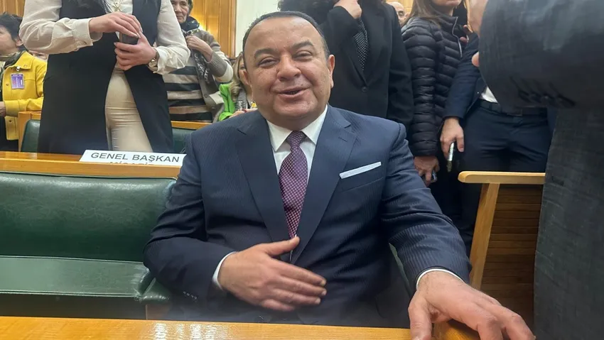 Adnan Beker CHP'ye katıldı: Bir şeyleri değiştirebileceğime inanıyorum